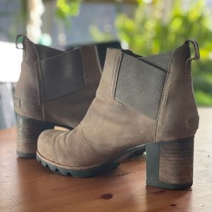 Sorel Addington Healed Chelsea brown boots. Size 6.5. Original price $210.